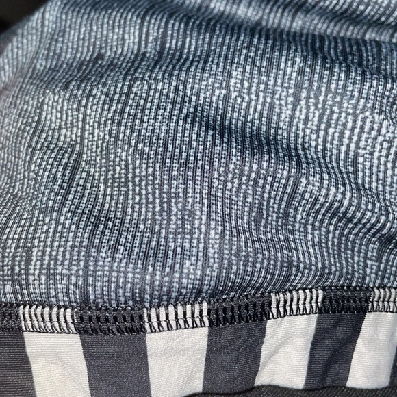 🥳 Lululemon Athletica Rest Less Black Tank Top with Striped Straps - Picture 9 of 10